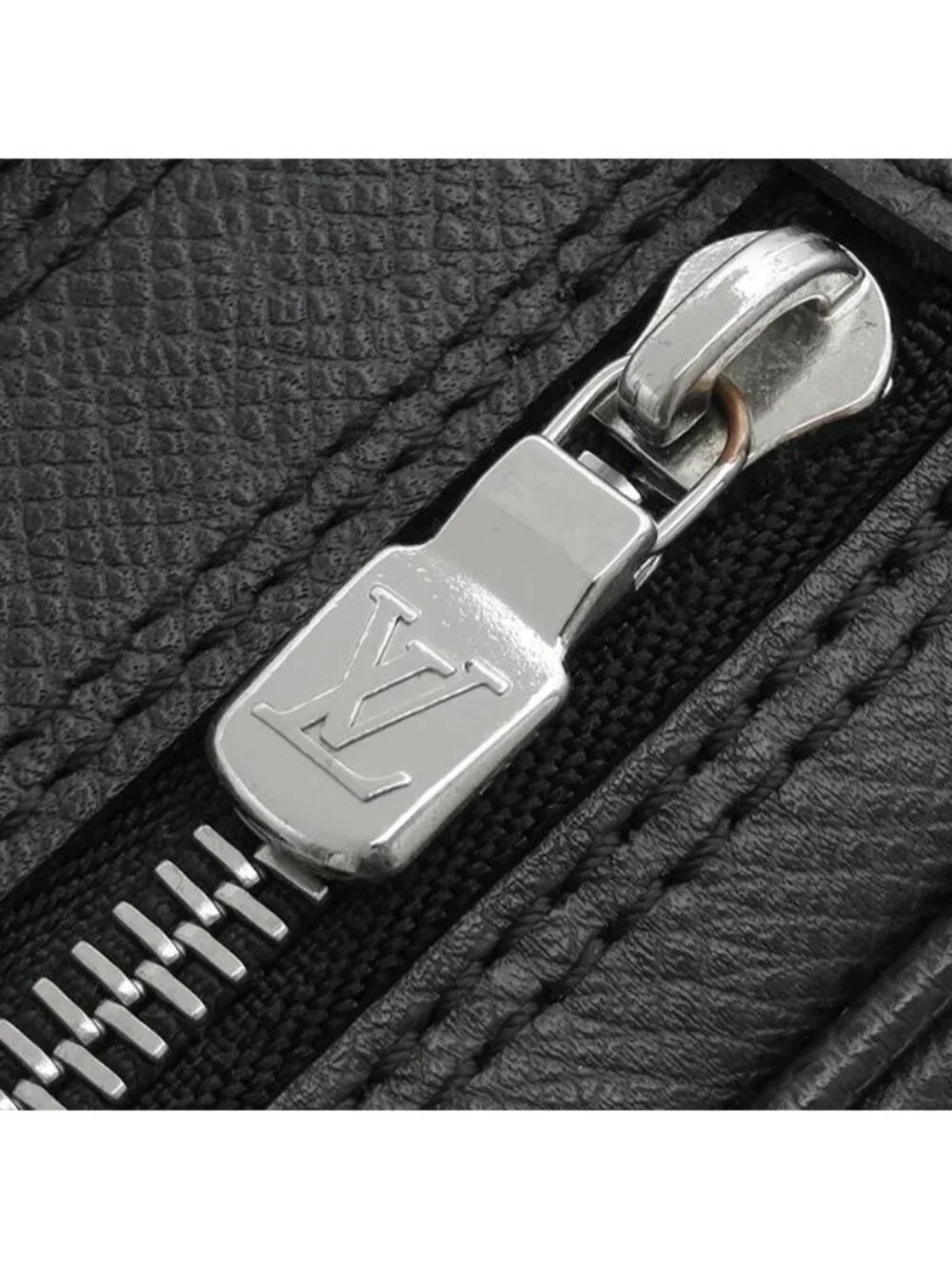Louis Vuitton Second Pavel Taiga Ardoise Silver Black Clutch